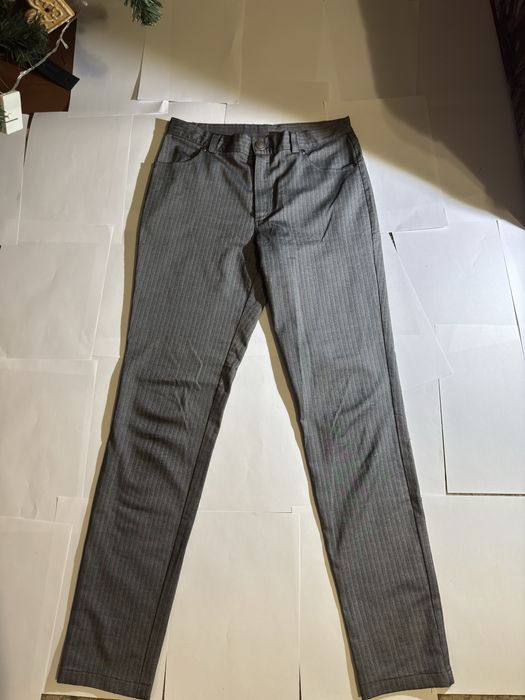 сірі брюки на день народження