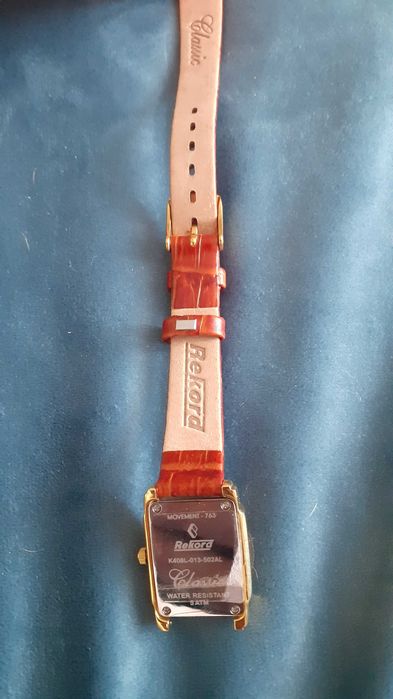 Часы женские позолоченные