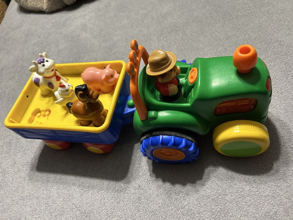 Zabawka edykacyjna Dumel, gra i jeździ, farmer, traktor + 4 figur
