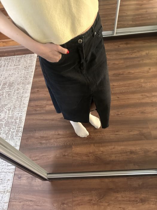 Джинсова спідниця, довга (40 розмір L) від Bershka одіта 2-3 рази.