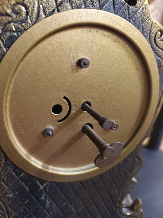 Relogio de mesa em bronze...