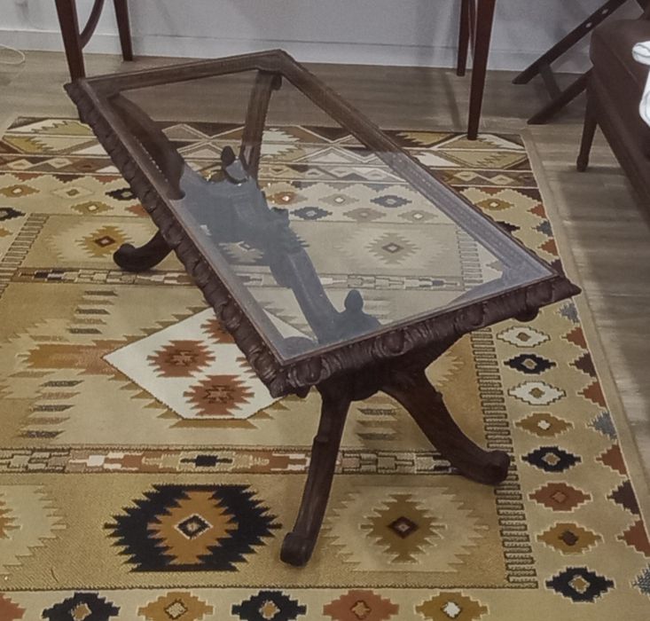 Mesa de apoio e sofá em pele verdadeira