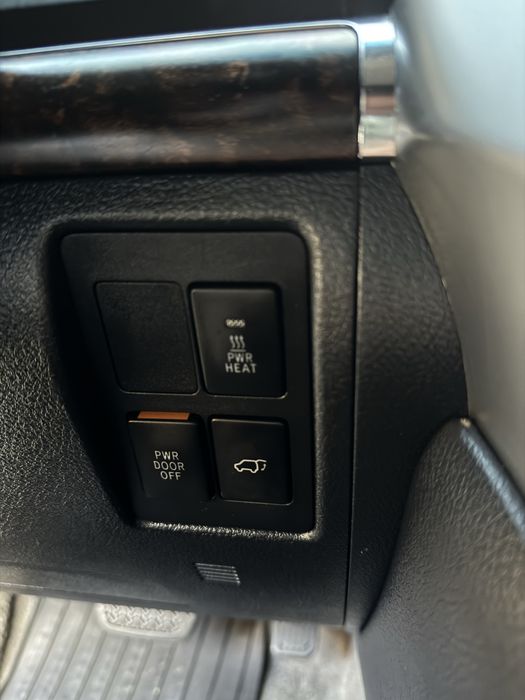 Продам автомобіль Land Cruiser 200 FL РЕСТ