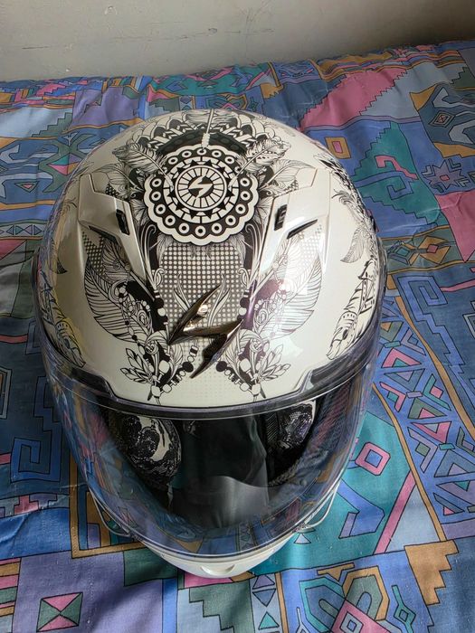 Capacete praticamente novo