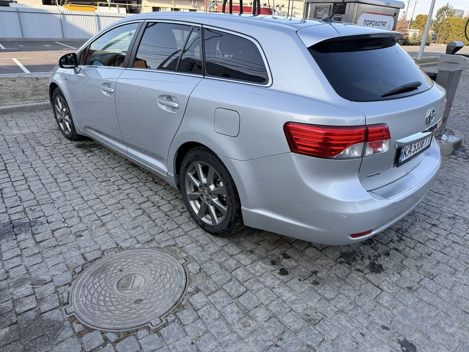 Продам Toyota Avensis 2012 року 2.2 дизель