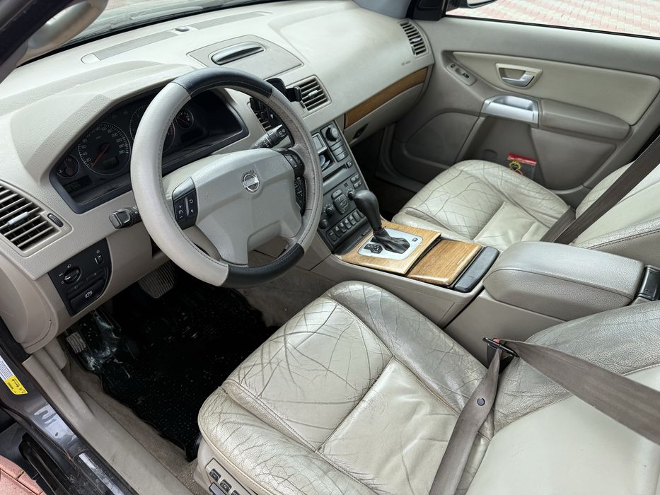 Продам Volvo XC90