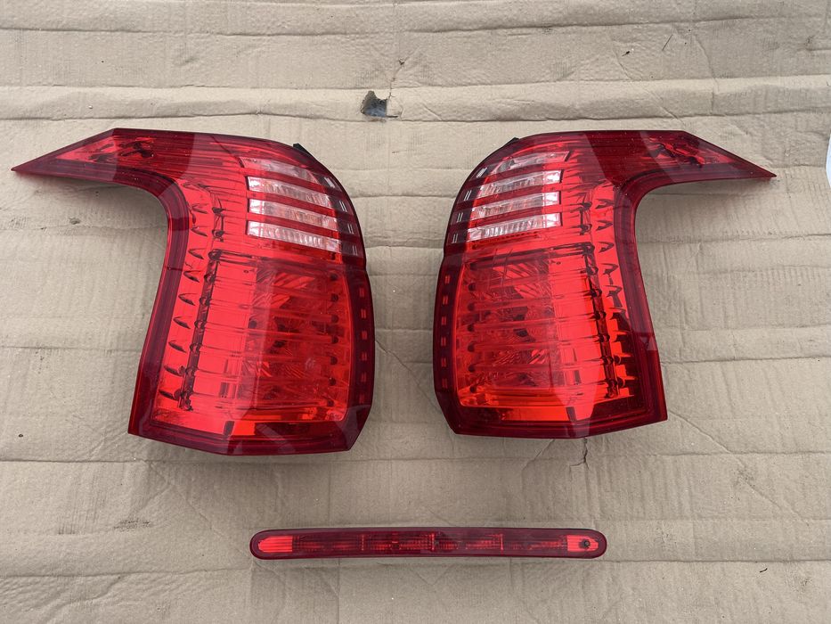 Задні ліхтарі стопи фари  Пежо 5008