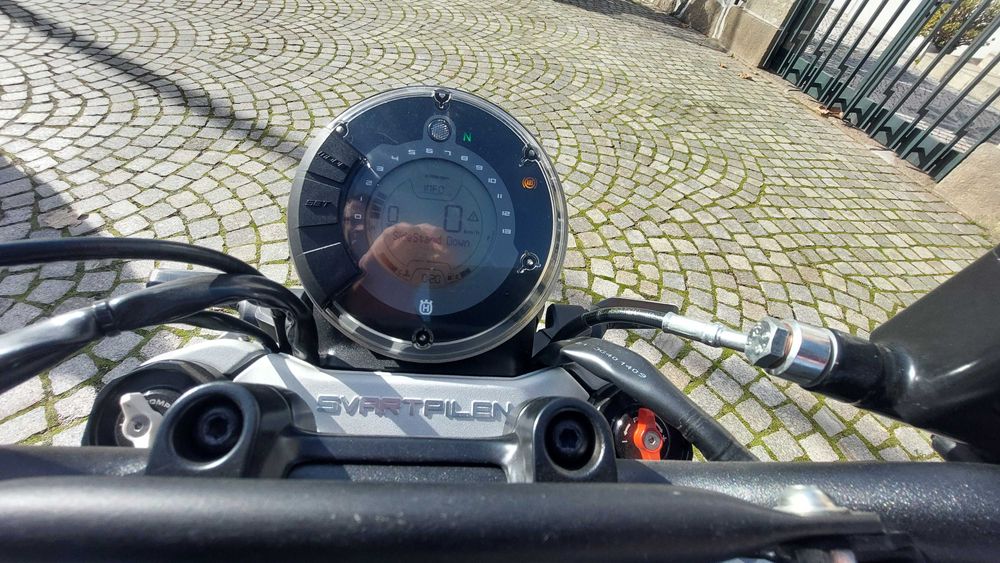 Vende-se Husqvarna Svartpilen 401