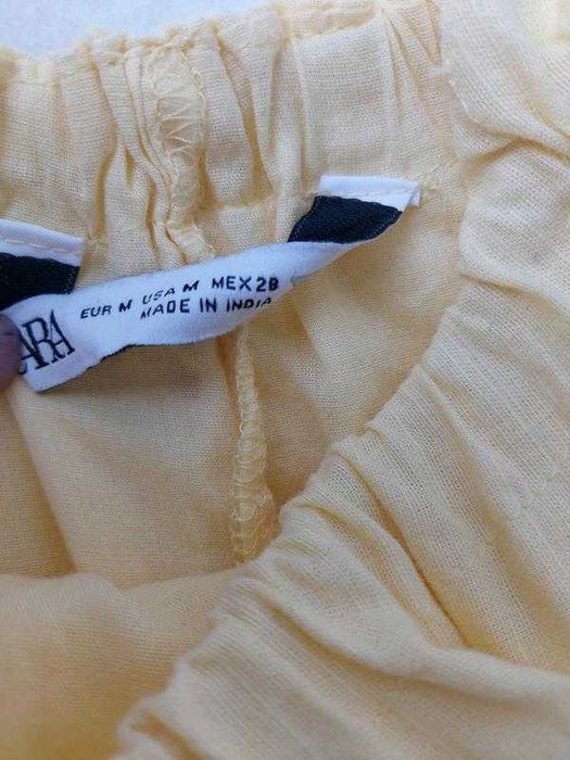 Жовта максі-сукня сарафан з вишивкою без рукавів zara