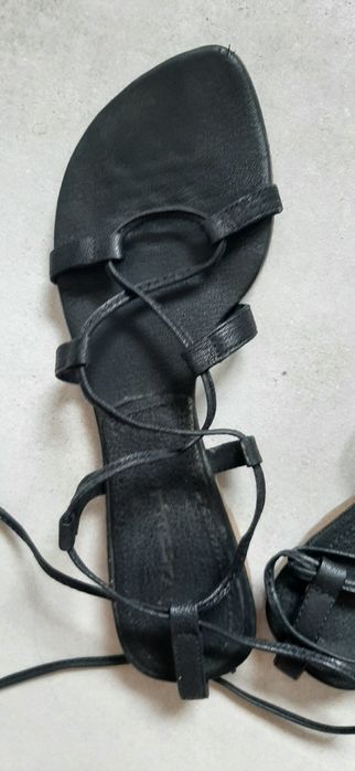 Czarne skórzane sandały wiązane na sznurk r.35-36i