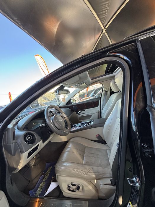 Jaguar XJ premium Luxury 5.0cc V8 400cv full extras blindado 150 mil km painel digital — photo 3