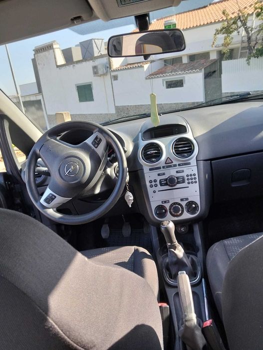 Opel corsa disponível em excelente estado