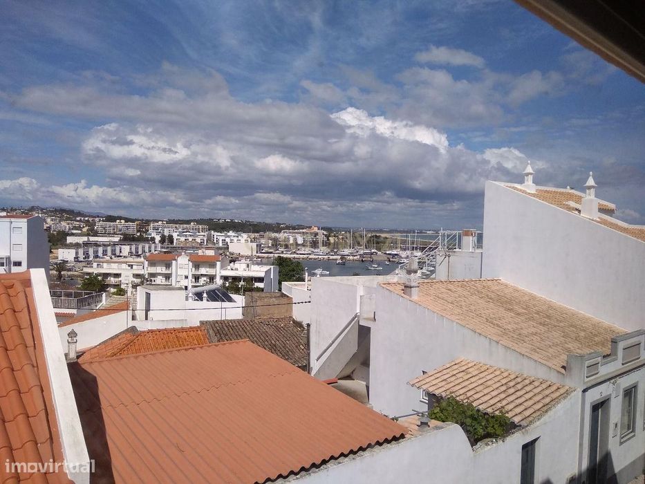 Não Perca Esta Grande Oportunidade!   Apartamento Espaçoso Com Terraço — Lagos (São Sebastião E Santa Maria), Faro