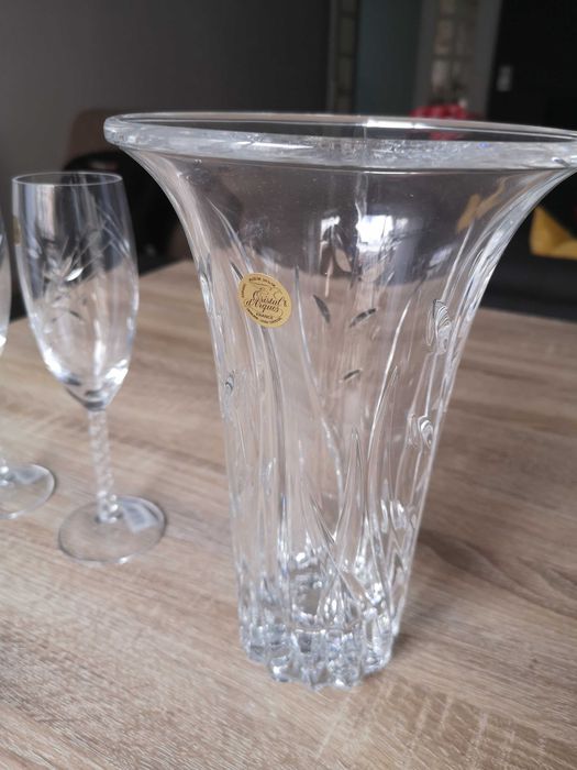 Cinzeiro, copos e vazo de cristal