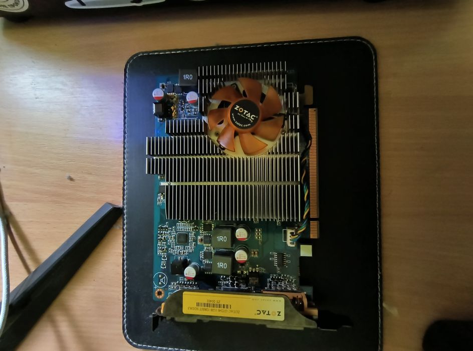 Відеокарта gt240