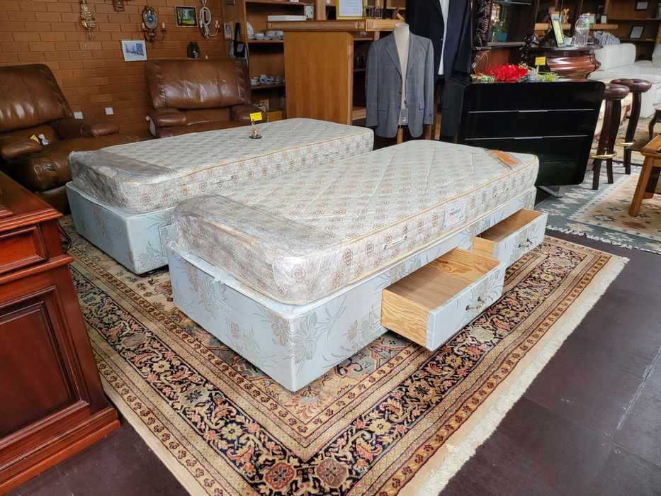 Sommiers de solteiro com colchão - Bom estado geral - Valor unitári