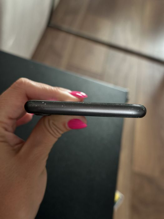 Iphone 8 uszkodzone plecy 64 GB