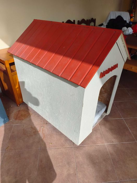 Casota em madeira para cão