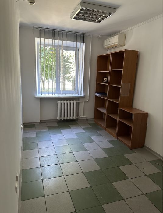 Продається офісне, фасадне приміщення в центрі