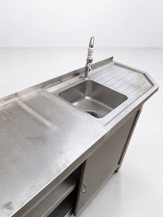 Bancada inox com pio e 4 portas