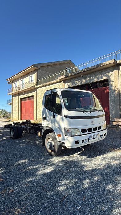 Toyota Dyna L  4.6cc pesada vendida em chassi