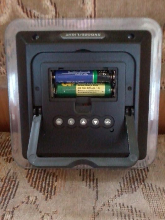 Продам часы - метеостанция настольные