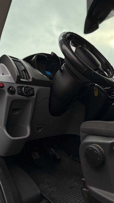 Автомобіль Ford Tranzit