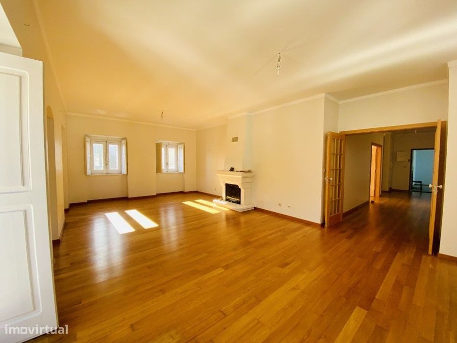 Excelente apartamento no centro histórico com elevador — Abrantes (São Vicente E São João) E Alferrarede, Santarém