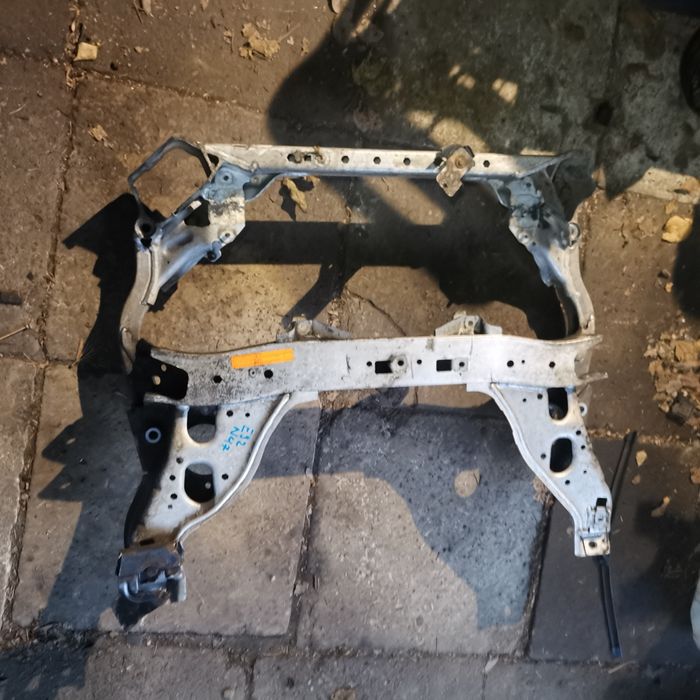 BMW E90 E91 E92 E87 1.6i 1.8i 2.0i 2.5i 3.0i belka kołyska sanki przód