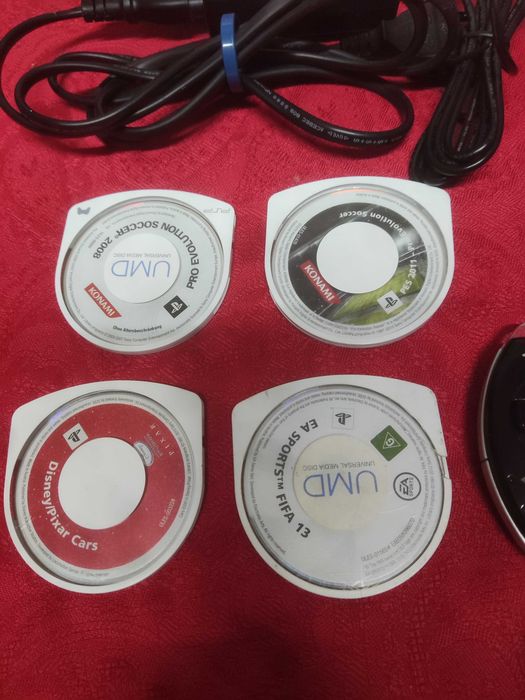 PSP 2004 - Playstation Portable - 4 jogos -capa e carregador