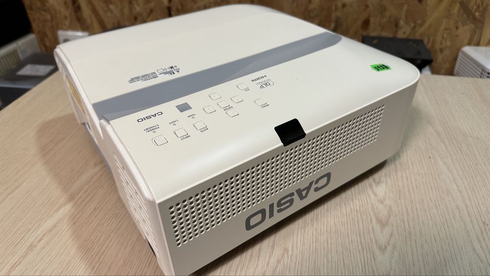 Ультракороткофокусний LED-LASER проєктор CASIO XJ-UT310WN