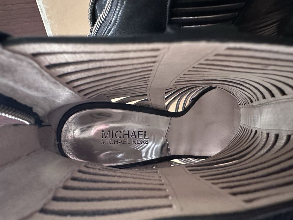 Продам стильні жіночі ботильйони Michael Kors Odelia Bootie.
