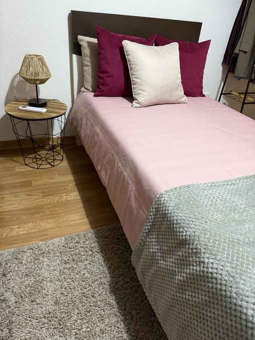 Cama de solteiro (colchão não incluido)