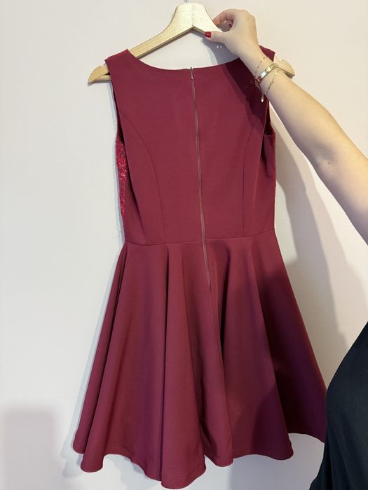Elegancka bordowa sukienka z koronką – rozmiar 38