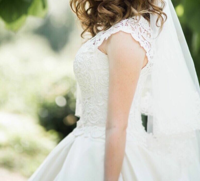 Весільна сукня