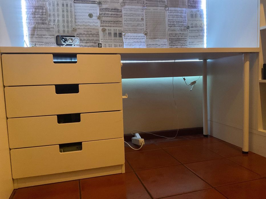 Beliche IKEA com secretária