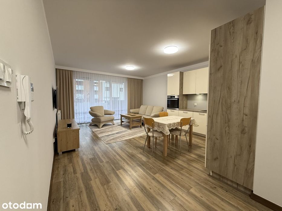 4 pokoje/Gotowe do wprowadzenia/Świetna lolalizacja