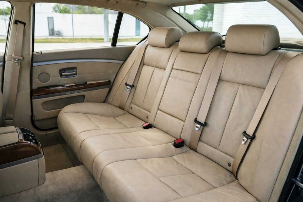 BMW 735i V8 – 272cv – Automático – Pele – 180.000 km