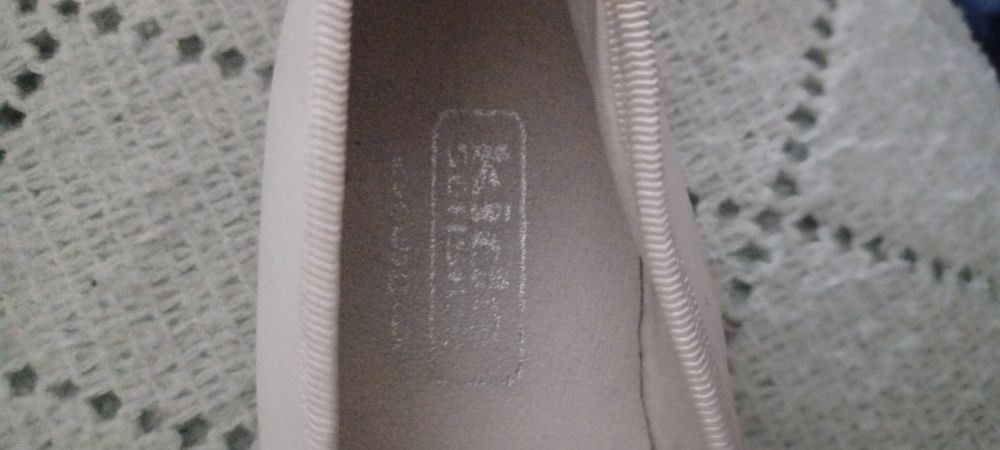 Sapatilhas /Sapatos e Botas de menina