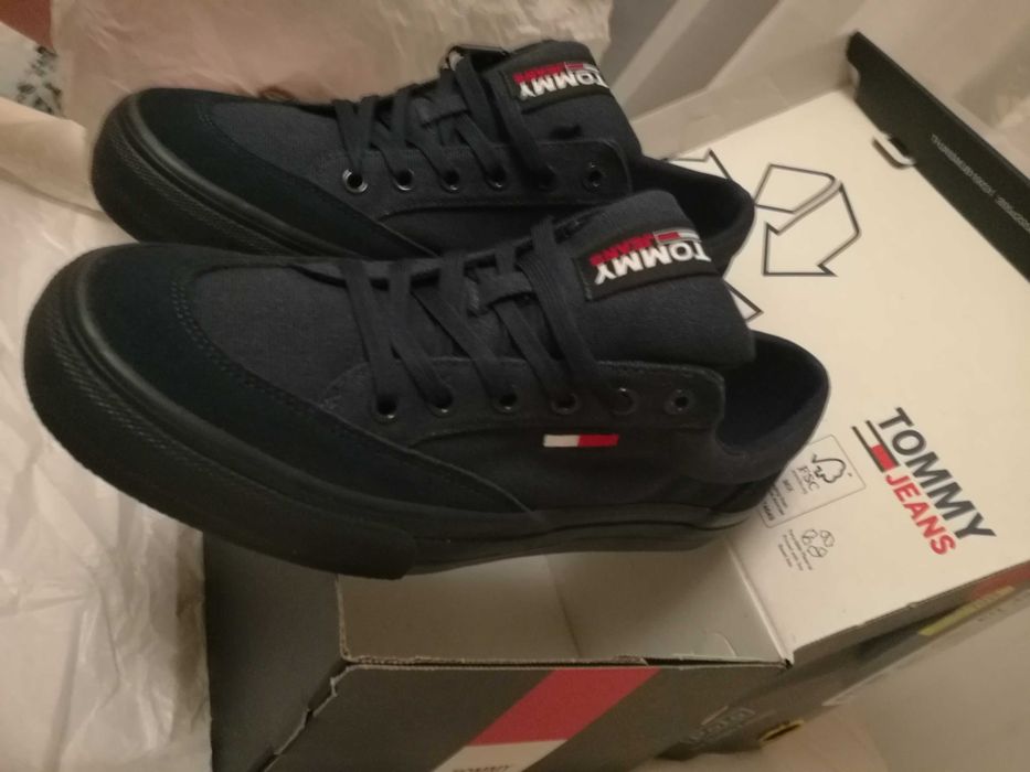 Nowe buty Tommy Hilfiger rozmiar 42 - EM0EM00800 Twilight Navy  UNIKAT