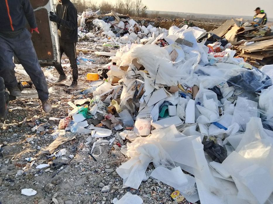 Вивіз хламу, побутового сміття. Вивіз строй мусора.