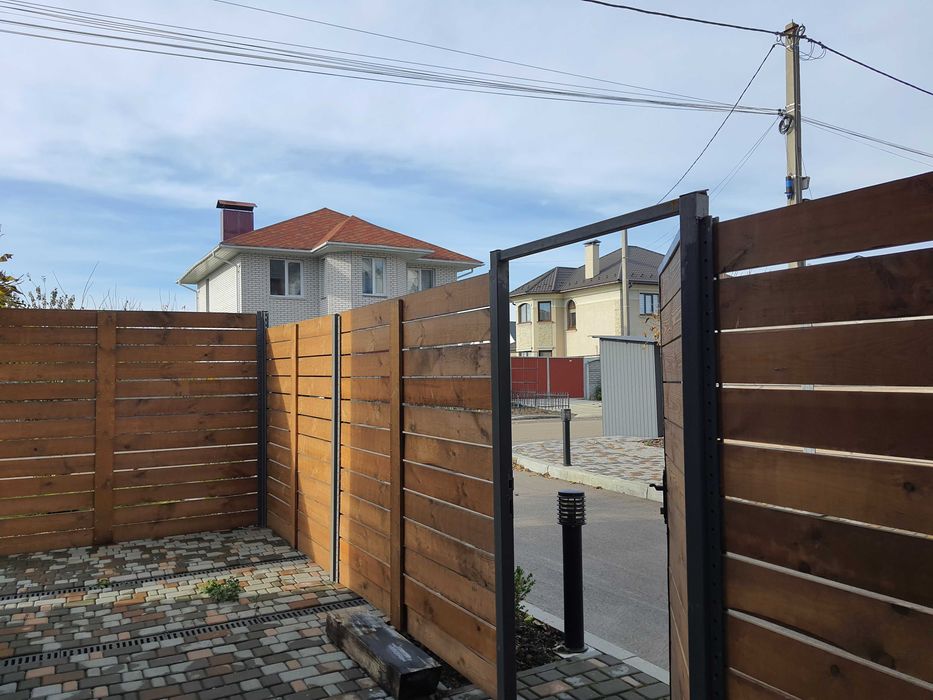 єВідновлення! Квартира з власним подвір'ям.