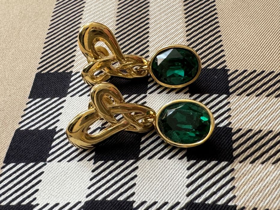 Гарні вантажні сережки