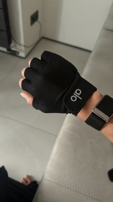 Перчатки aloyoga S