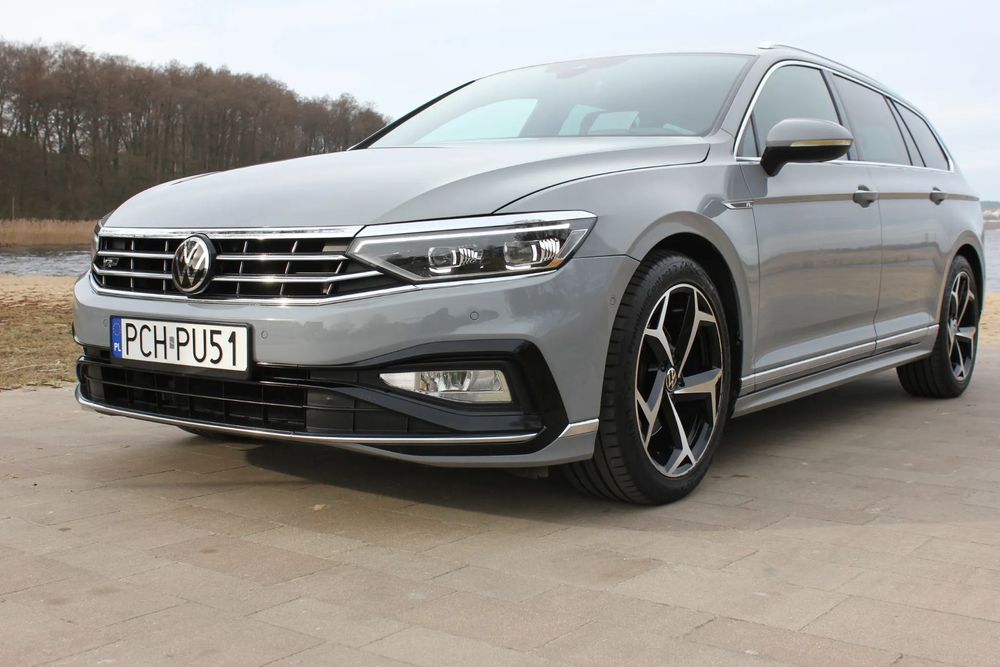 Volkswagen Passat Oryginalny R-LINE, Head-up, Webasto na pilota, Otwieranie klapy nogą