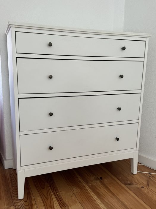 Cómoda IDANÄS IKEA com 4 gavetas