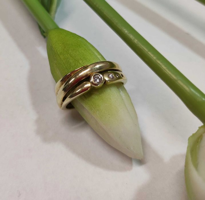 złoty pierścionek z brylantem 3,66GR 585PR 0,08