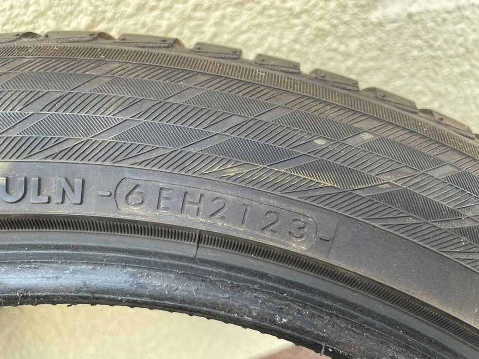 Opony zimowe Yokohama 245/45 R19 - 4 szt.
