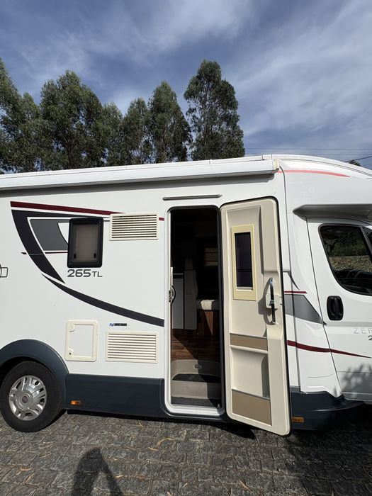 autocaravana roller team cama central