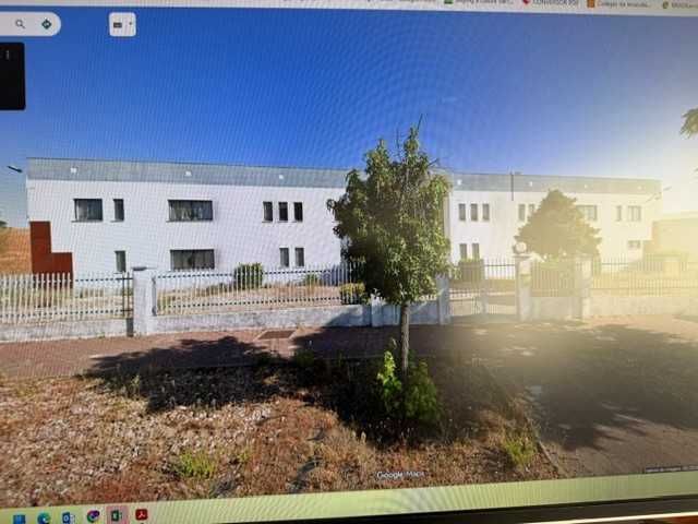 Pavilhão Industrial / Nave de 2 Pisos com Escritórios – Antigas Instalações Goucam (CB)